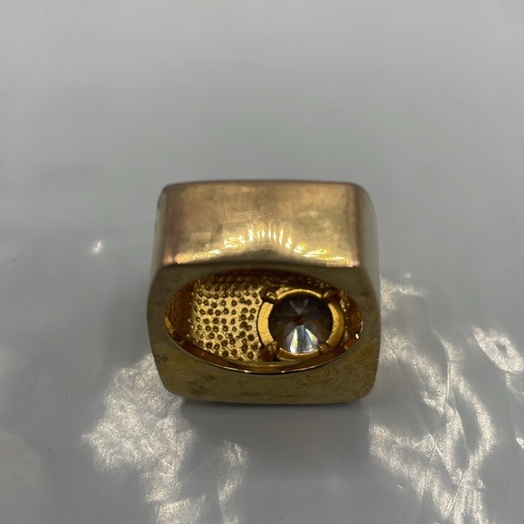Gold tone crystal statement ring - Picture 2 of 5